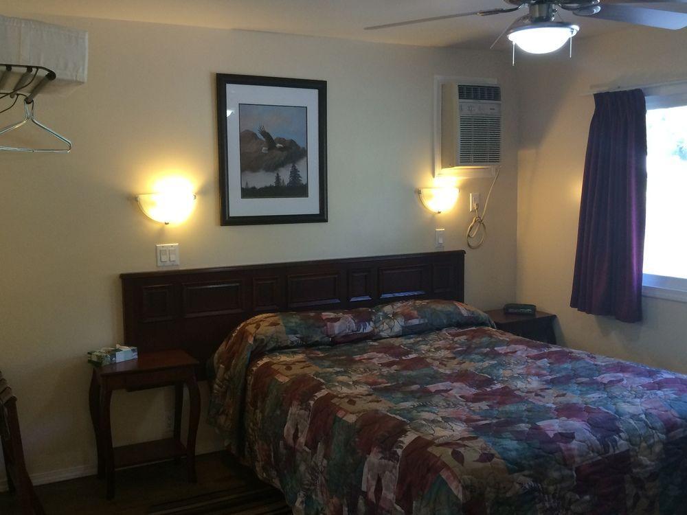 Johnny'S Motel แกรนด์ฟอร์คส์ ภายนอก รูปภาพ